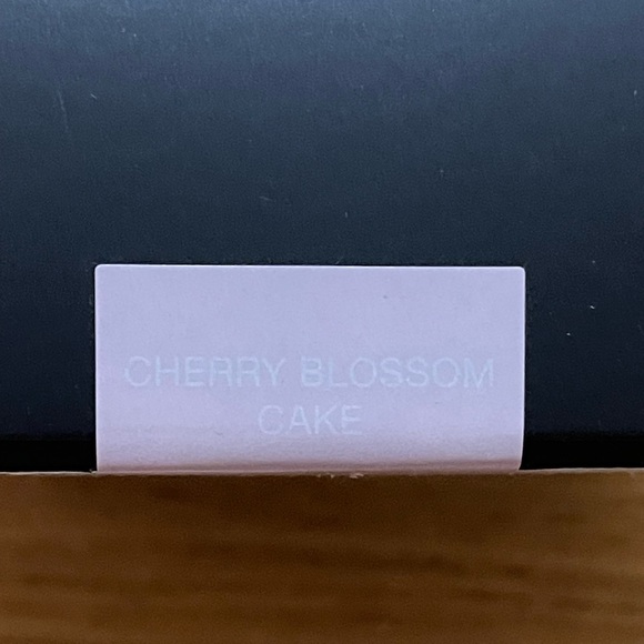 - LAST ONE!!NIB!! HUDA BEAUTY EASY BAKE LOOSE SETTING POWDER: CHERRY BLOSS… - Picture 4 of 9